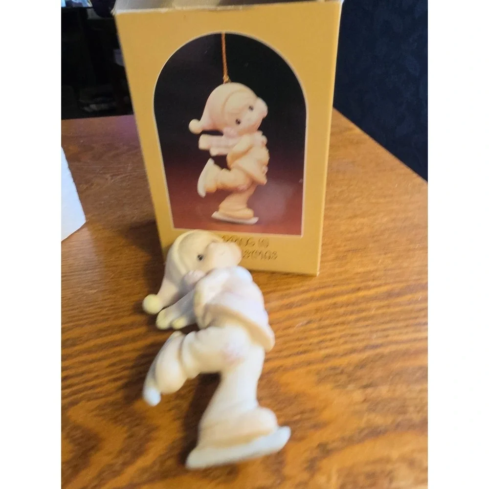 Precious Moments Ornament DROPPING IN FOR‎ CHRISTMAS E-2369